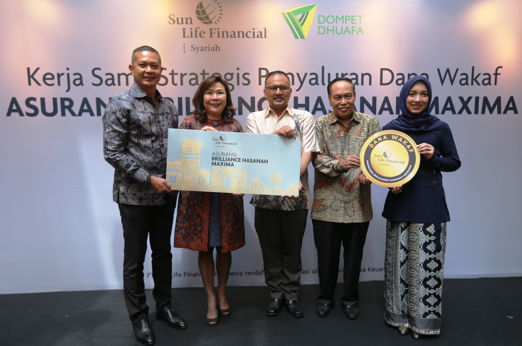 Fasilitasi Penyaluran Wakaf Sun Life Financial Indonesia Hadirkan Nilai Ibadah Pada Produk Asuransi Brilliance Hasanah Maxima 2018 Sun Life Indonesia