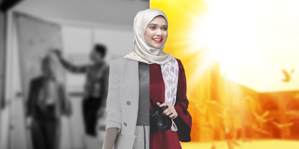 hijab-woman-smile-camera-asuransi-salam-hasanah
